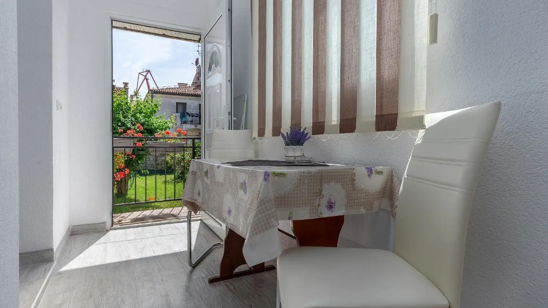 Apartment Ferienwohnung Fuer 2 Personen Ca 28 Qm In Pula, Istrien Istrische Riviera